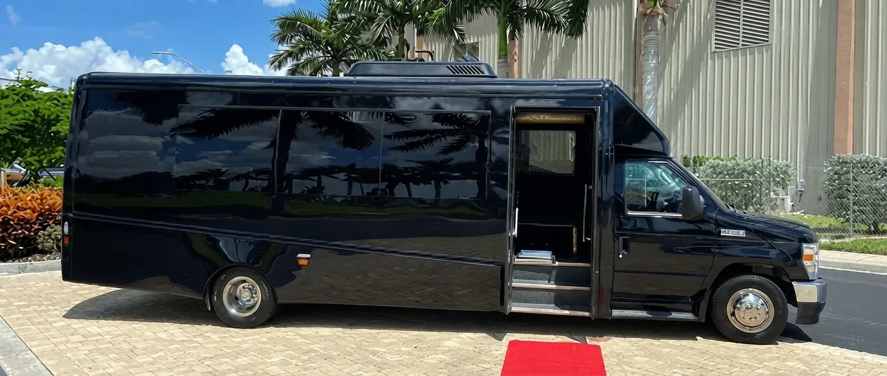 28 Passenger Minibus (black) – yours to rent