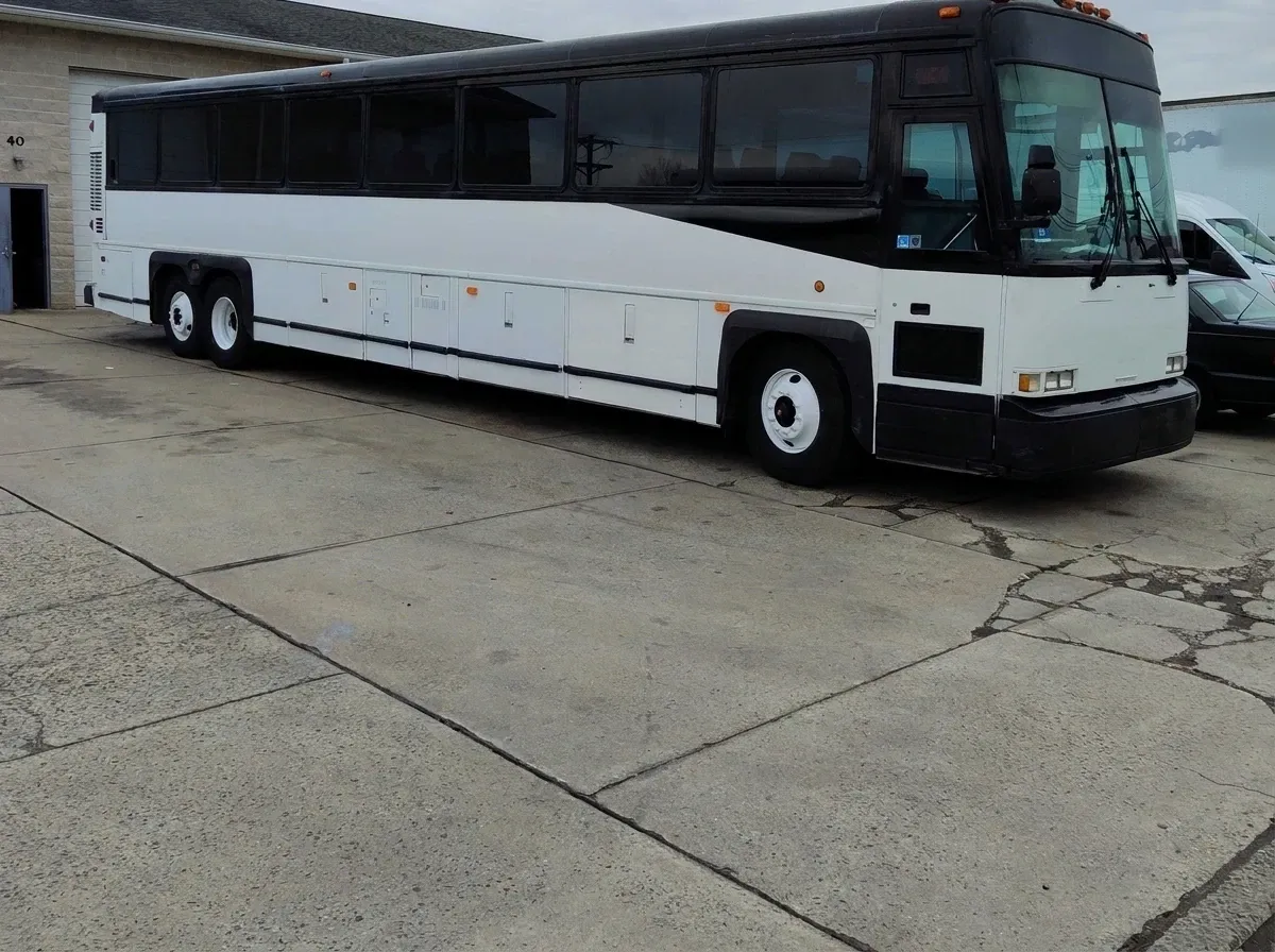 Motorcoach MCI (white) – yours to rent