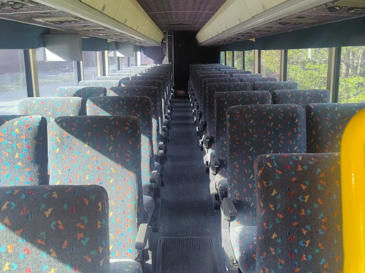 Motorcoach MCI (white) – yours to rent