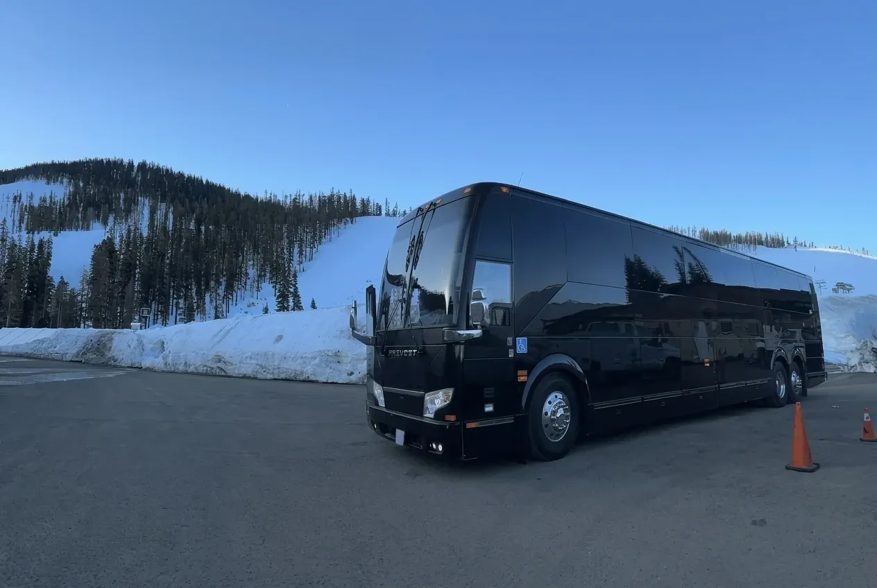 Prevost Motorcoach (black) – picture 2